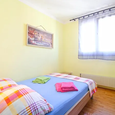 Radojka 2328 شقة بولا