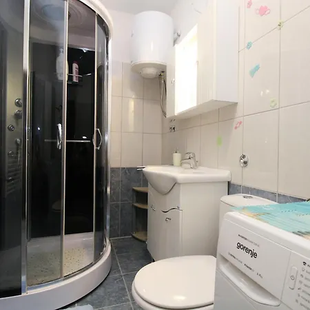 Radojka 2328 بولا