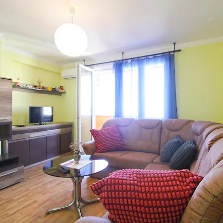 Radojka 2328 * بولا